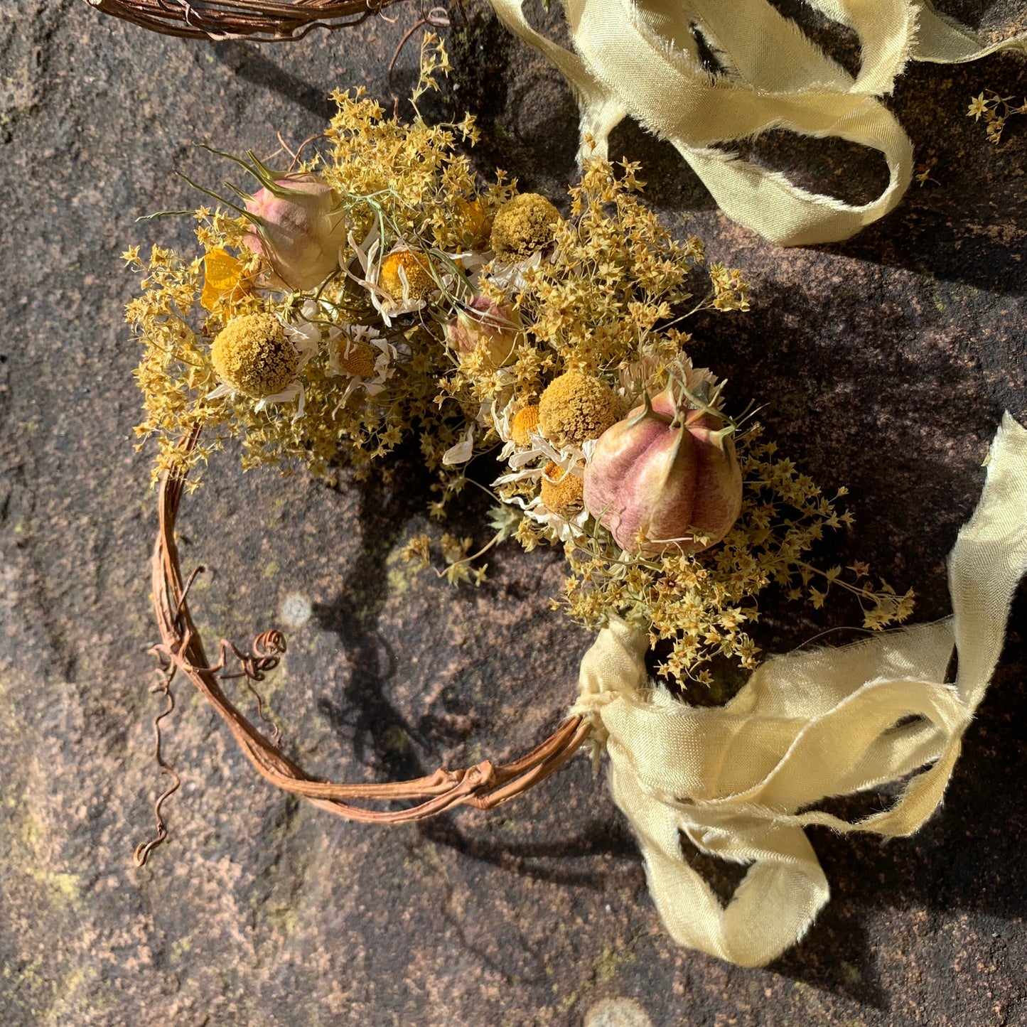 Sustainable dried flower wreath. everlasting flowers Cardiff spring time wreath